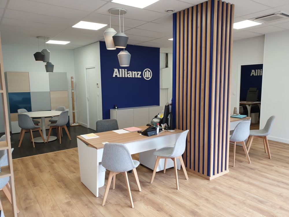 Inside the Le Mans Partner'z Insurance Agency in Le Mans